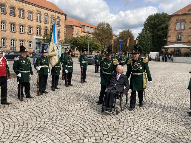 Wolfgang Schäuble nimmt die Ehrenformation ab. | Foto: gro