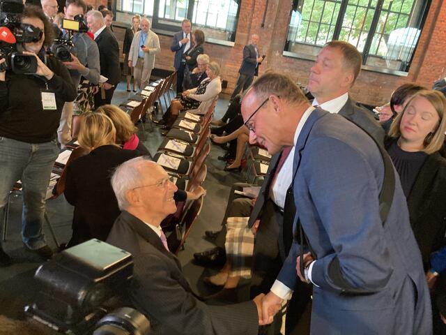 Glückwünsche von Parteifreund und amtierenden Vorsitzenden der CDU Friedrich Merz | Foto: gro