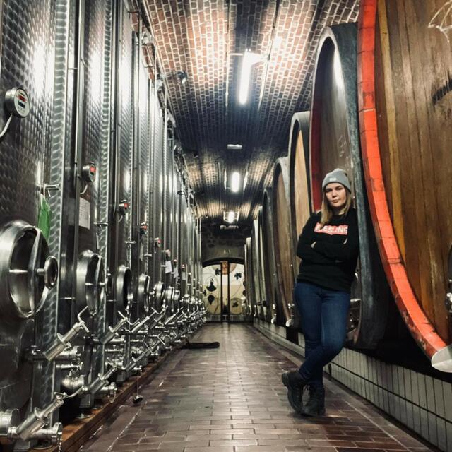 Nicole End im Keller der Weinmanufaktur Gengenbach-Offenburg | Foto: Weinmanufaktur Gengenbach-Offenburg