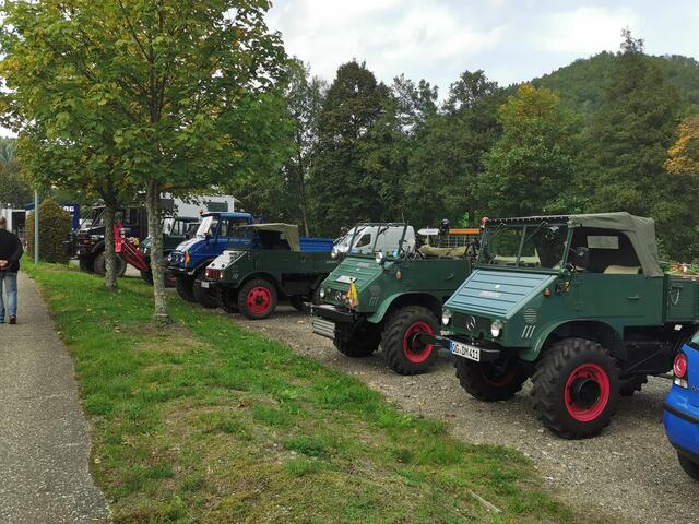 Stilecht wurde die Veranstaltung mit den Unimog angefahren | Foto: (c) Gerhard Große