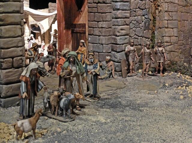 Hirten vor dem Stadttor. Diese Szene sieht man auf einer ganz besonderen, Krippe, der "La Grande Créche de Madrid".  Sie hat eine Größe von 40 m² . | Foto: Alfred Schramm
