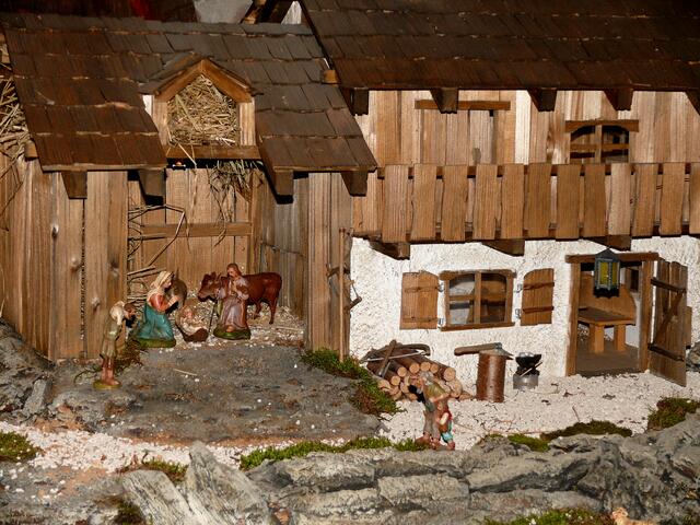 Alpenländische Bauernhäuser werden von den Krippenbauern gerne als Vorbild benützt.  | Foto: Alfred Schramm