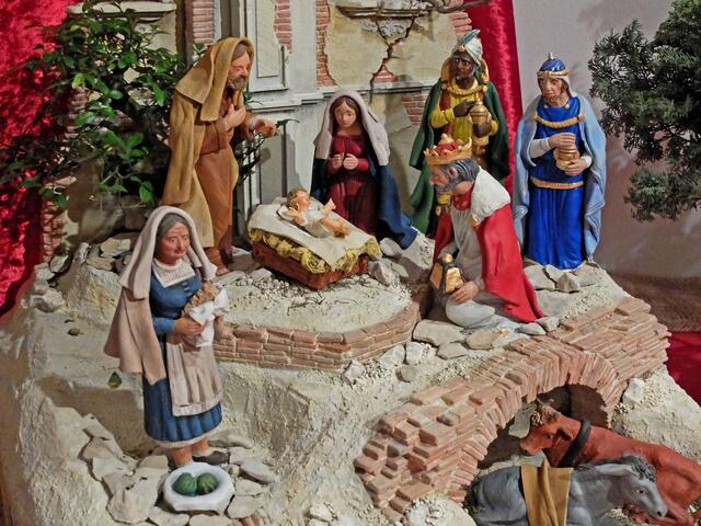 Anbetung und Übergabe der Geschenke durch die heiligen drei Könige.  | Foto: Alfred Schramm