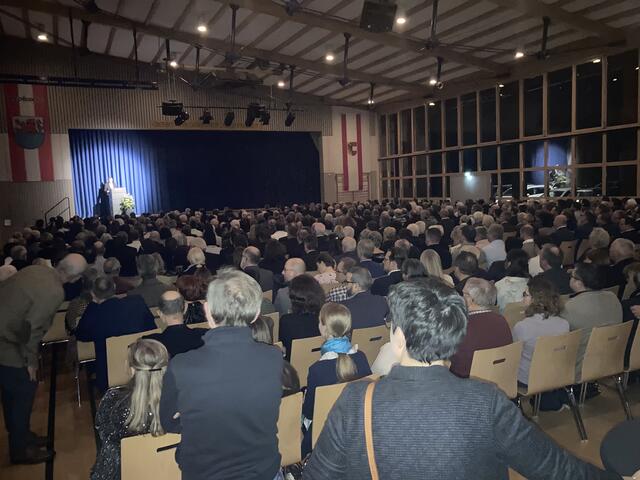 Die Schloßfeldhalle in Großweier war bis auf den letzten Platz gefüllt. | Foto: mak