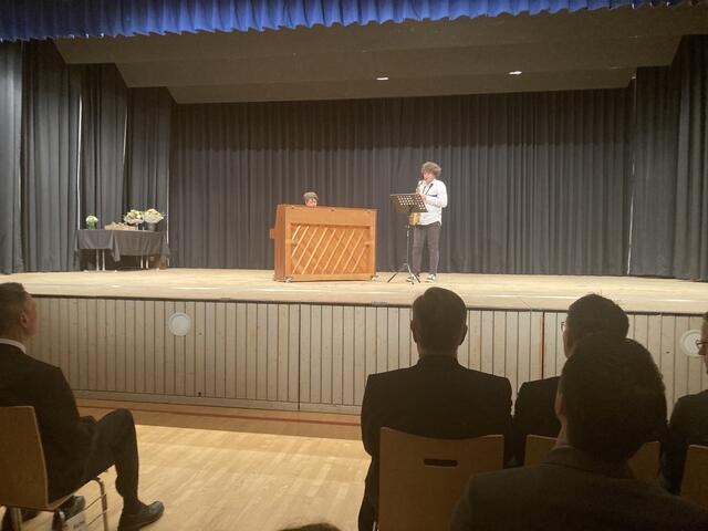 Axel Straub am Saxophon und Darius Webel am Klavier leiteten den Neujahrsempfang musikalisch ein. | Foto: mak