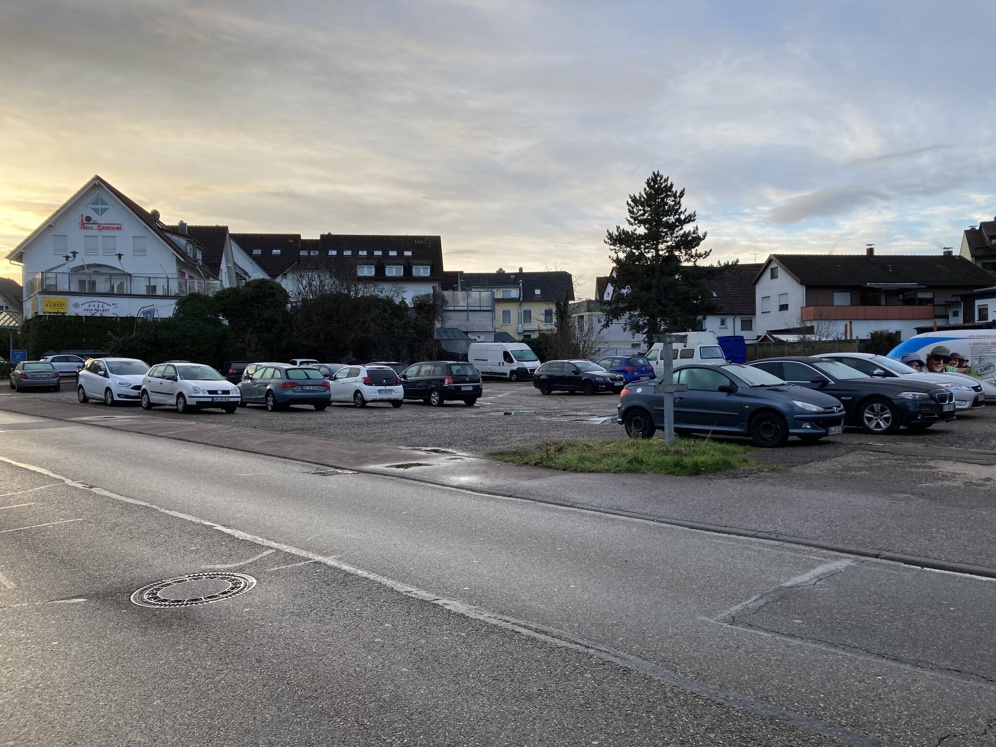 46 neue Stellplätze Umbau des Parkplatzes in der Rosenstraße startet