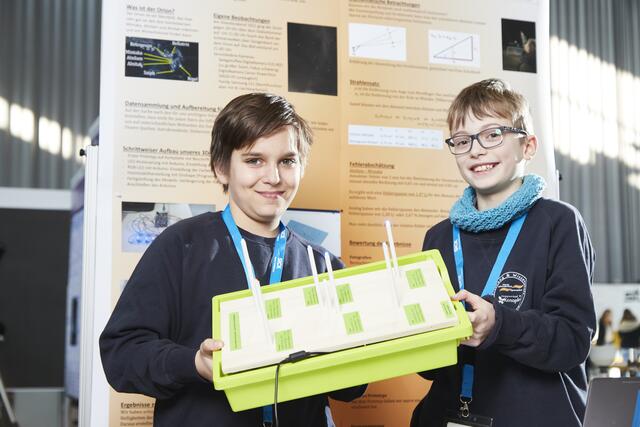 Regionalsieger Geo- und Raumwissenschaften: Alexander Kurun und Samuel Klenk, Marta-Schanzenbach-Gymnasium, widmeten sich dem Sternbild Orion, dem Held am Winterhimmel. | Foto: Sick