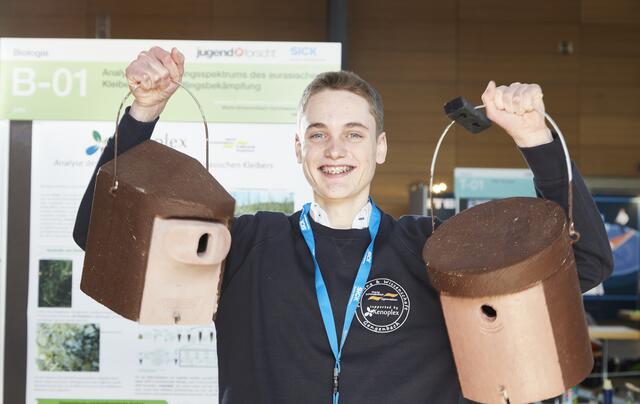 Regionalsieger Biologie: Jakob Kling, Marta-Schanzenbach-Gymnasium, analysierte das Nahrungspektrum des eurasischen Kleibers zur Schädlingsbekämpfung. | Foto: Sick