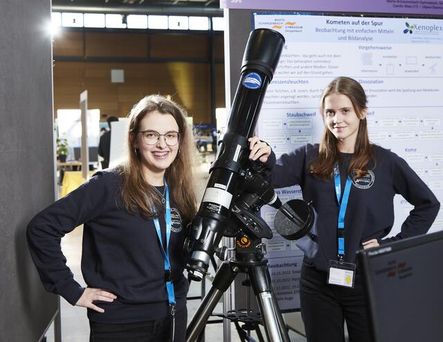 Dritter Platz Raumwissenschaften: Carolin Matz und Uljana Sasnouskaya, Marta-Schanzenbach-Gymnasium Gengenbach/Xenoplex: Kometen auf der Spur | Foto: Sick