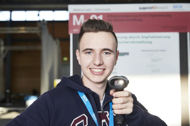 Regionalsieger Informatik: Luca Eckenfels, Schiller-Gymnasium, hat die Buchverwaltung an seiner Schule von Papier auf eine Datenbank verlagert. | Foto: Sick