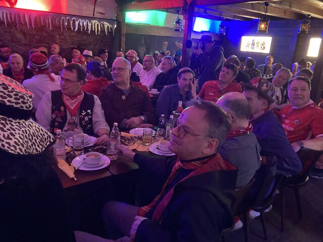 Staatssekretär Volker Schebesta (v. l.), Polizeipräsident Jürgen Rieger und Landrat Frank Scherer (vorne) | Foto: gro