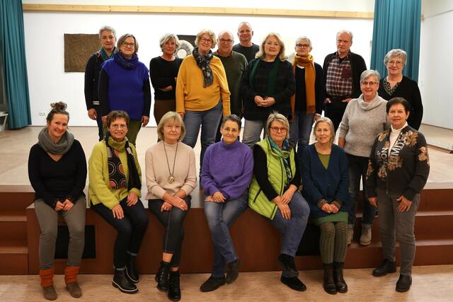 Organisatoren und Ausstellende freuen sich gleichermaßen auf die sechste Auflage von „Kunst im Dorf“. Am 11. und 12. März wird Kunst und Kunsthandwerk in der Kastelberghalle präsentiert. | Foto: Stadt Oberkirch/Hubert Schröer