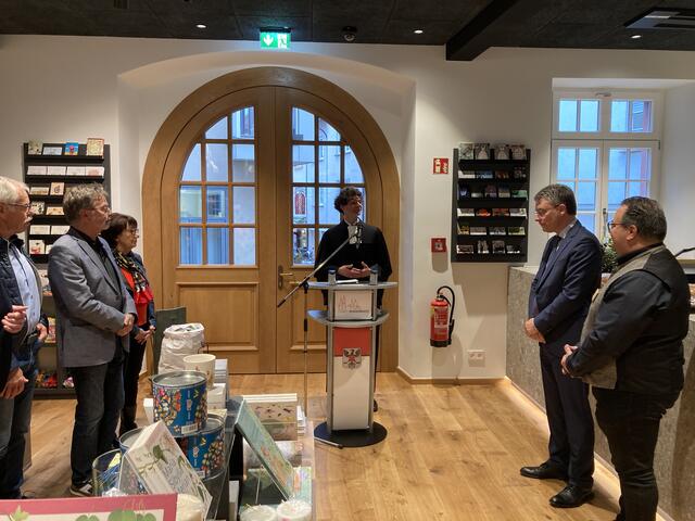 Pfarrer Martini spricht den Segen. | Foto: gro