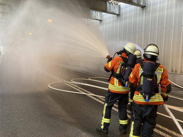 Wasser marsch, die Wände des Tunnel werden gekühlt. | Foto: gro