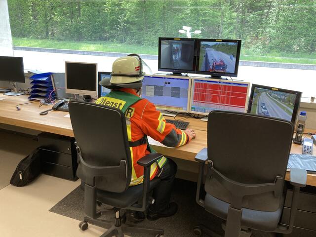 Ein Blick in die Leittechnik des Tunnels Oberkirch. | Foto: gro