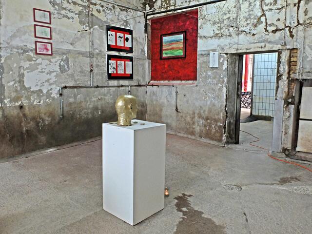 Die Ausstellungräume sehen einfach urig aus. | Foto: Alfred Schramm