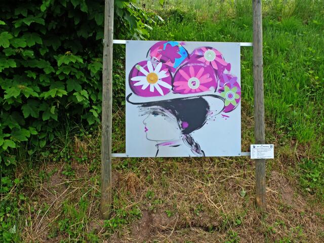 Dieses Kunstwerk von Frau Juliane Jung trägt den Titel "Flower Power". | Foto: Alfred Schramm