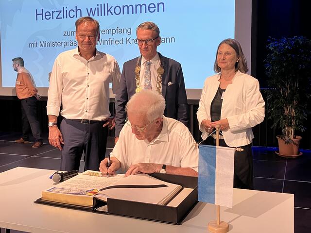 Eintrag ins Goldene Buch der Stadt Lahr | Foto: rek