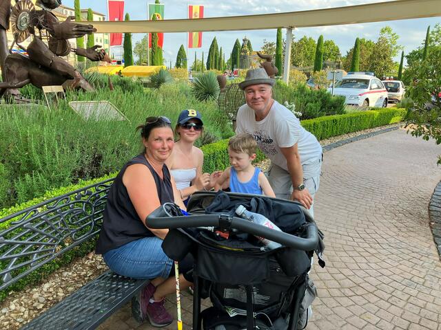 Alle waren bei der Evakuierung völlig entspannt, auch die Familie Walsch aus Augsburg. | Foto: Fotos: Glaser