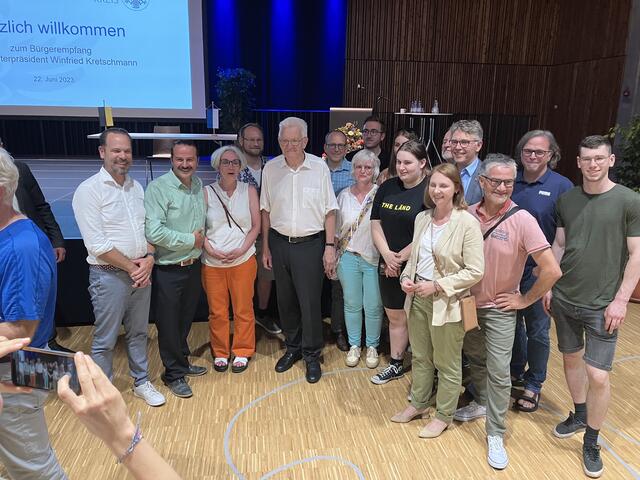 Noch ein Gruppenfoto mit Ministerpräsident | Foto: rek