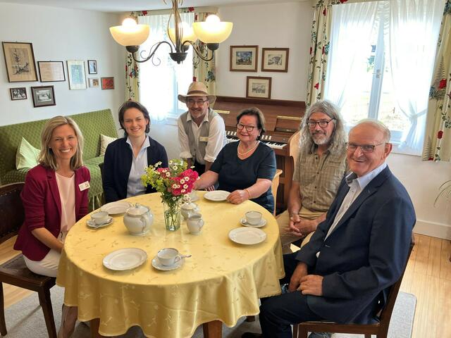 Von links: Geschäftsführerin Margit Langer, Marie-Luise Schmider, Thomas Hafen, Wissenschaftlicher Leiter, Notburga Bächle, Horst Biegert, Technischer Leiter, und Heinz Bächle | Foto: Glaser