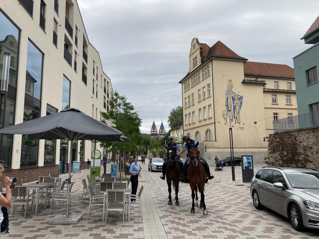 Auch in der Innenstadt wurde Werbung hoch zu Ross für den Tag der offenen Tür gemacht. | Foto: gro