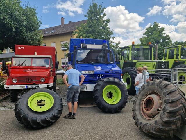 Radwechsel bei MBtrac - bei einer Panne hilft das THW OV Lahr und die Unimog- und Schlepper-Freunde Biberach | Foto: (c) Sonja Rombach