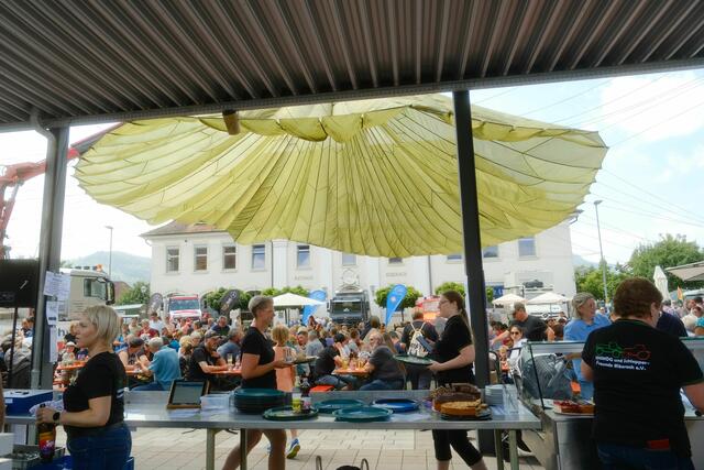 Mittags-Action - Kaffee, Kuchen, Getränke ... | Foto: (c) Sonja Rombach