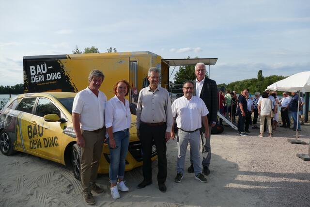 Die Bau-Innung Achern-Kehl-Offenburg um Obermeister Karl Früh (l.) blickt auf eine derzeit noch gute Geschäftslage.  | Foto: Kreishandwerkerschaft Ortenau