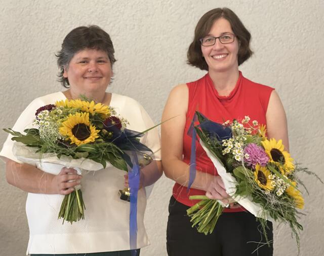 Blumen für die beiden Klassenlehrerinnen
Carmen Kollmer und Simone Villalobos