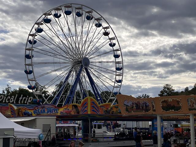 Zum Oberkircher Weinfest gehört auch ein Vergnügungspark | Foto: rek
