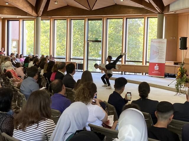 Ein buntes Unterhaltungsprogramm sorgte für gute Stimmung. | Foto: gro