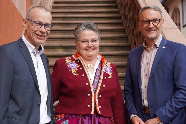 Marion Sütterlin Bernhard Palm, Vorstand des E-Werk Mittelbaden (l.), und Oberbürgermeister Markus Ibert.
 | Foto: Stadt Lahr