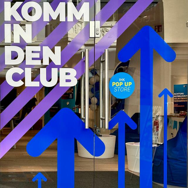 „Komm in den Club“ lautet das Motto der IHK Südlicher Oberrhein für den Pop Up Store in der Offenburger Innenstadt. | Foto: IHK Südlicher Oberrhein/Sarah Remmele