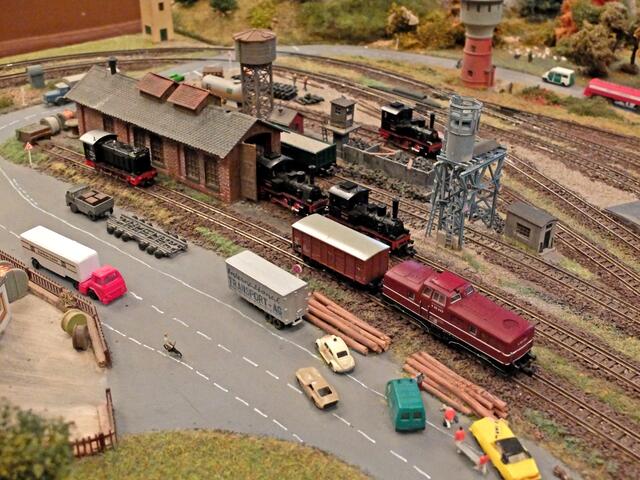 Man sieht hier als Spur N-Modelle, die Diesellok der Baureihe V 80, die Diesel-Rangierlok V 36 und 3 Dampflokomotiven der Gattung T 3. | Foto: Alfred Schramm