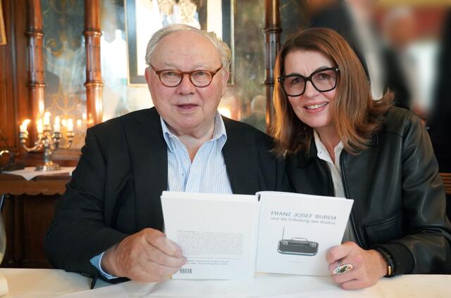 Hubert Burda und Autorin Ute Dahmen | Foto: Iris Rothe für Hubert Burda Media