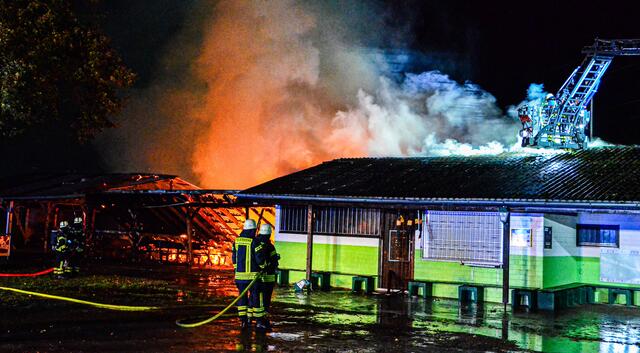 Die Feuerwehr Kehl versuchte den Brand einzudämmen. | Foto: Stadt Kehl