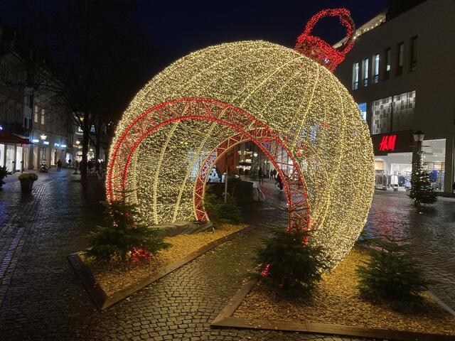 Weihnachtsschmuck in Offenburg | Foto: gro