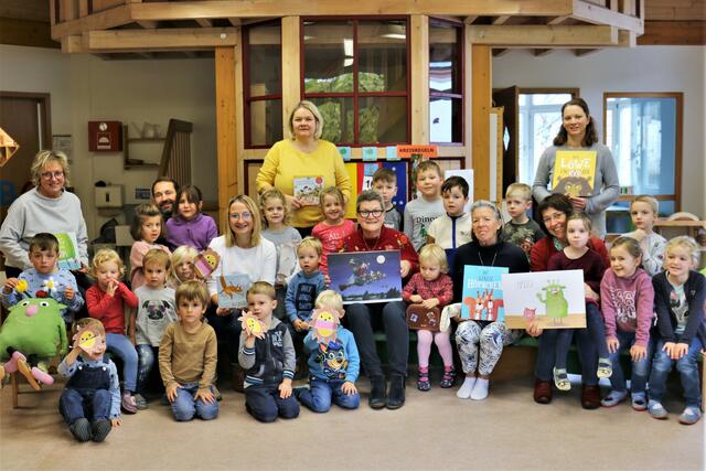 Mit einer überwältigenden Rückmeldung freiwilliger Vorleser konnte der Kindergarten St. Wendel in Bottenau mit sieben altersgerechten Gruppen am bundesweiten Vorlesetag teilnehmen.  | Foto: Denise Burkart/Stadt Oberkirch