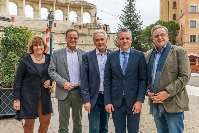 Manuela Kirschneit, Frank Scherer, Jürgen Mack, Thorsten Frei und Roland Mack (v. l.) | Foto: Europa-Park