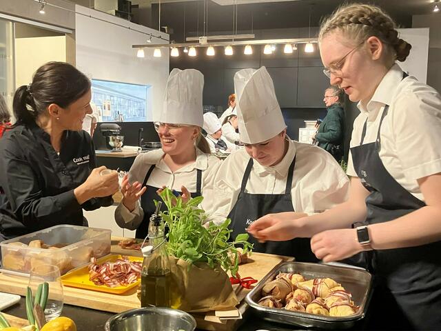 Von links: Katrin Miessmer, Mara, Julika und Sarah. Letztere leistet ihren Bundesfreiwilligendienst bei der Lebenshilfe. | Foto: Glaser
