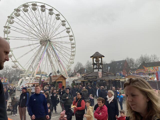 Schon am Samstag zog es viele Menschen auf den Kehler Läger. | Foto: gro