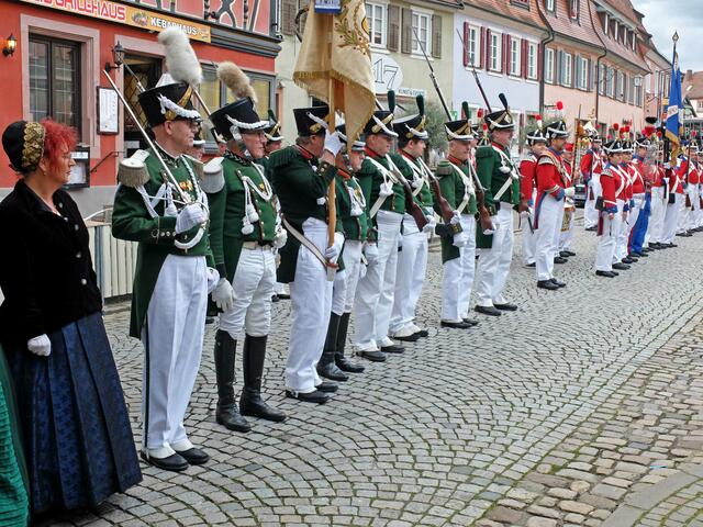 Ehrenformation der Gengenbacher und Wolfacher Bürgerwehr. | Foto: Alfred Schramm