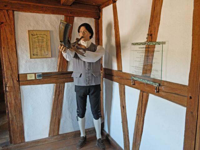 Der "Türmer" mit seinem Signalhorn, in seiner über 300 Jahren alten Türmerwohnung. | Foto: Alfred Schramm