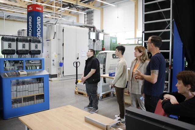 Bei ihrem Besuch wurden auch verschiedene Institute und Labore besichtigt. | Foto: Hochschule Offenburg