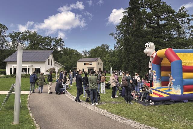 Fast 5.000 Besucher strömten während des Tages der offenen Tür in die World of Living in Rheinau-Linx.  | Foto: WeberHaus