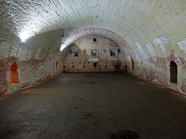 Im vorderen Bereich sind die Schießscharten der Kehlkaserne zu erkennen. | Foto: Alfred Schramm