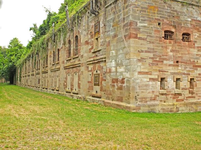 Hier ist der linke Bereich der Kaserne zu sehen. | Foto: Alfred Schramm