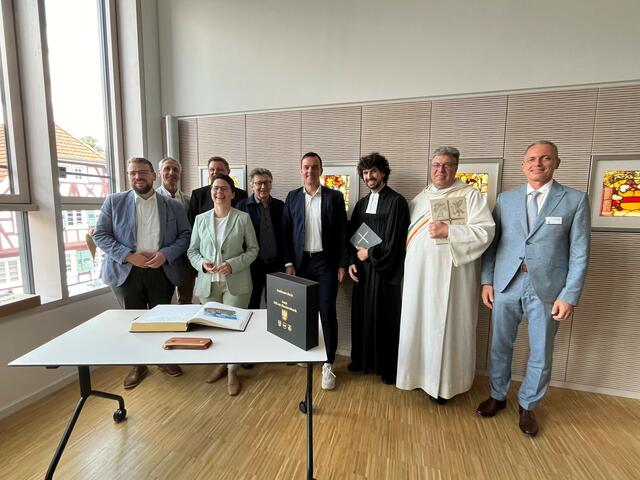 Von links: Martin Gassner-Herz, Gerd Köhler, Tobias Hoffmann, Marion Gentges, Jürgen Strolz, Erik Weide, Benedikt Mangold, Matthias Hoppe, Günter Pfundstein | Foto: Glaser