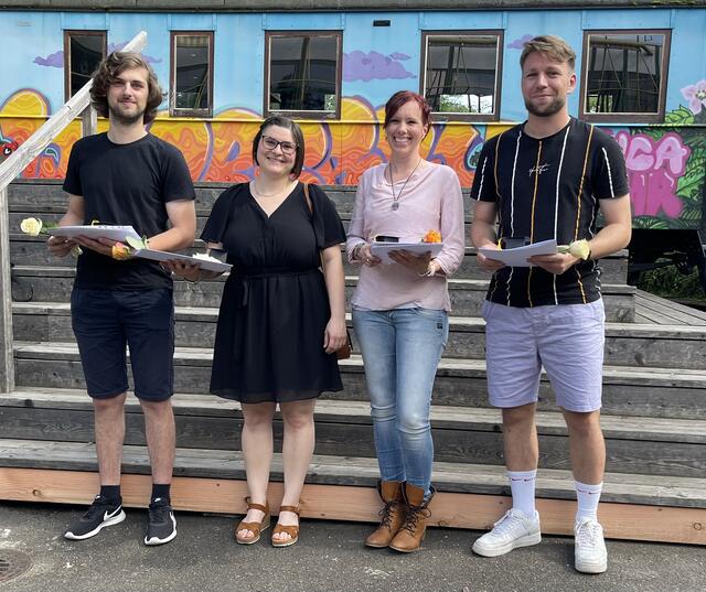 Folgende Schüler*innen (von links) erhielten ein Lob:
GS: Simon Baumann;
MFS: Caroline Irslinger; Marianne Rager und Dennis Schwarz.
